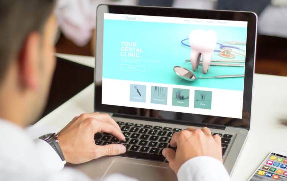 نرم‌افزار دندانپزشکی: راهنمای جامع دستیاران برای انتخاب و استفاده