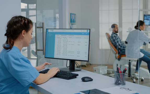 چگونه با نرم‌افزار دندان‌پزشکی هزینه‌ها را کنترل کنیم؟