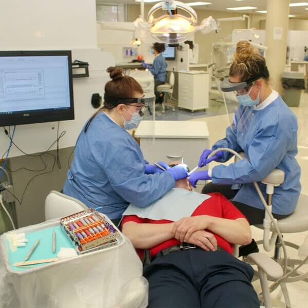 ویژگی های دستیار دندانپزشکی