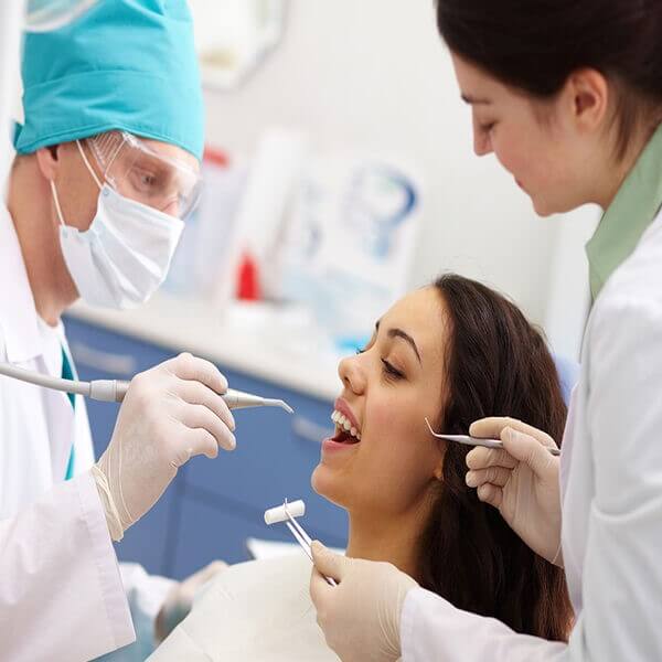 جذب و استخدام دستیار دندانپزشکی